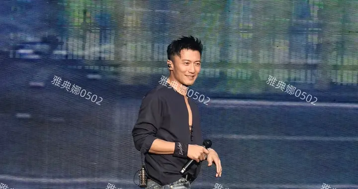 谢霆锋真人个子好矮，巡演开了一年多没啥新意了开始拿王菲炒作了