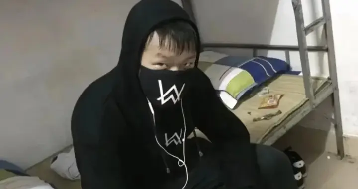嘉豪和梓涵领衔出演的中二校园漫，让全网磕上了邪门CP