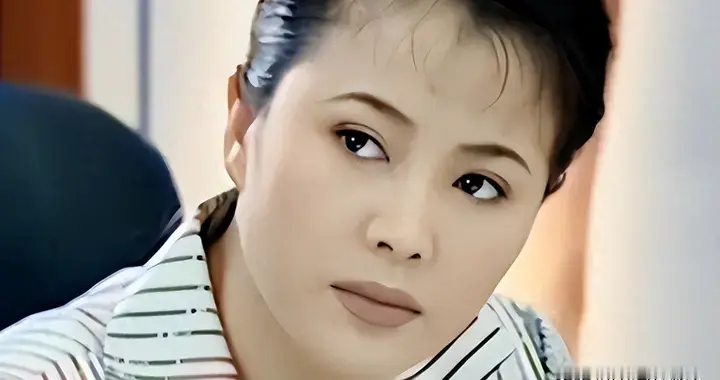 坐月子期间逃离豪门，19岁嫁人20岁生子，如今她过得还好吗？