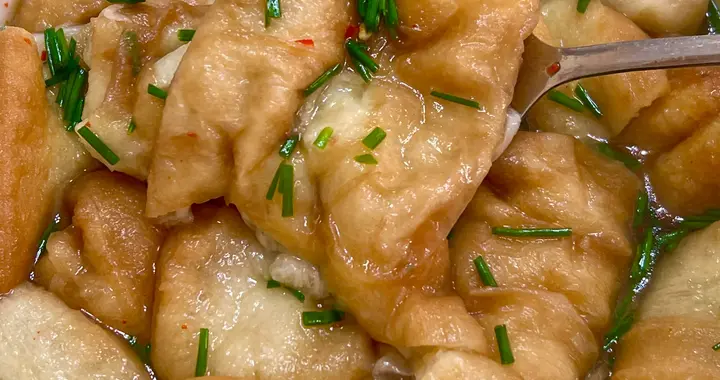 脆生生的油条偏要泡软了吃？这口感的转变藏着什么门道。