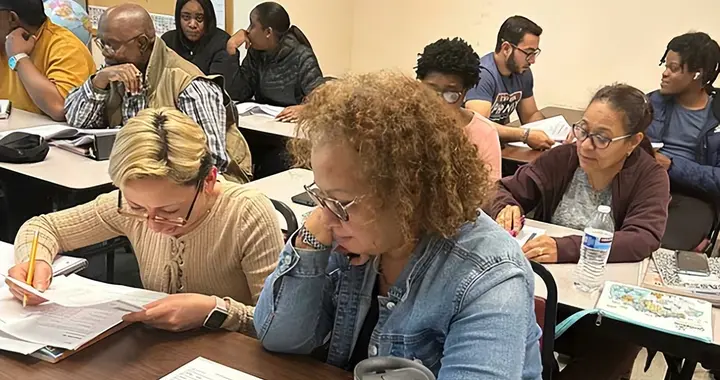 美国文盲率为何高达21%？因为英语实在很落后