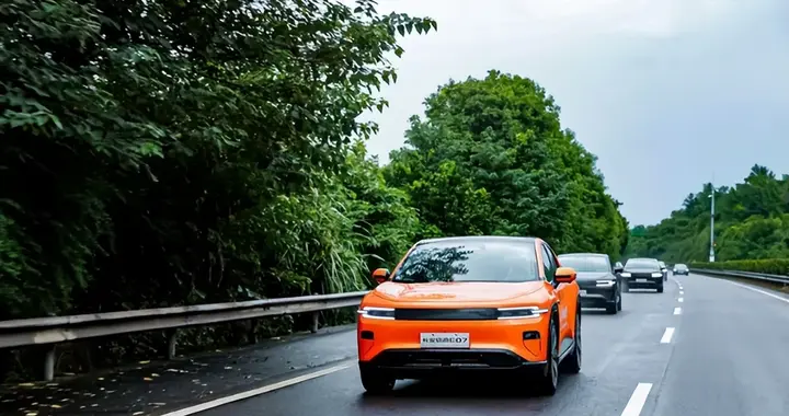 技术普惠时代，长安启源E07把高端配置变成标配