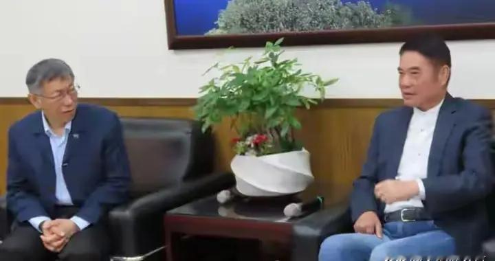 1.25万亿军购案卡关之际，柯文哲撇清蓝白绿白合，破局只为一件事