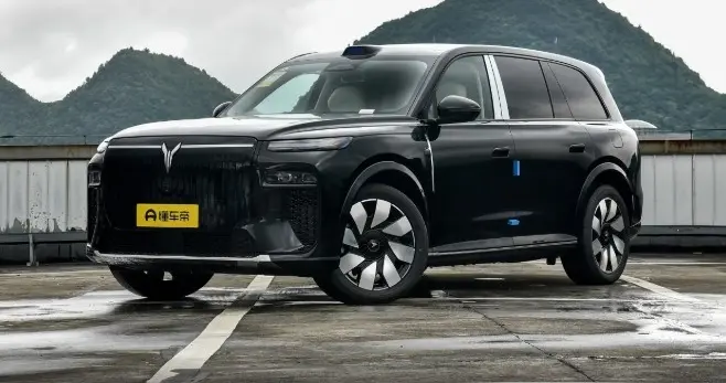 大型插混SUV，长超5米2，7座布局，车长5200mm，配四驱