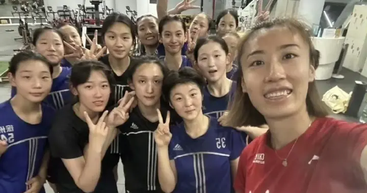中国女排今天在江门进行体能训练！