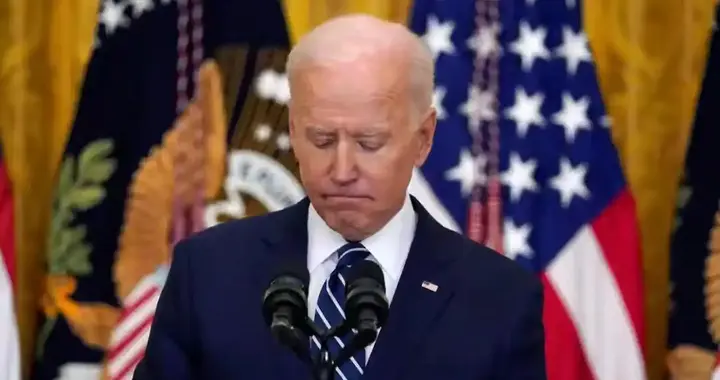 83岁拜登带病露面，一开口直指中俄，还当着全世界的面痛批特朗普