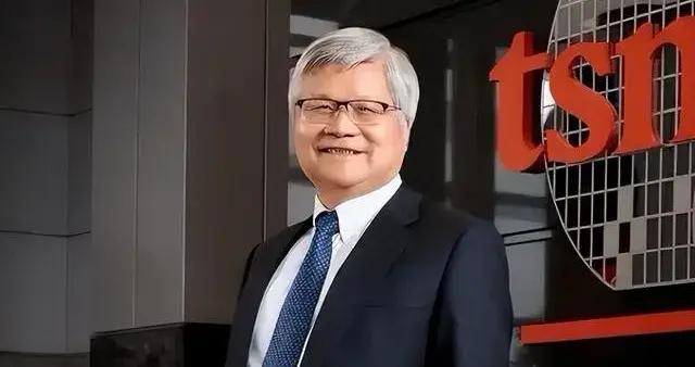 75岁芯片大佬叛逃，20箱机密送美国！