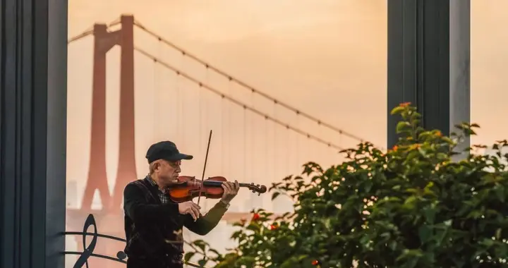 这座中国最通透的城市，藏着怎样的“人间轻醒”？