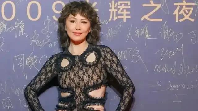 乔戈里的雪：上了年纪以后的刘嘉玲，穿衣打