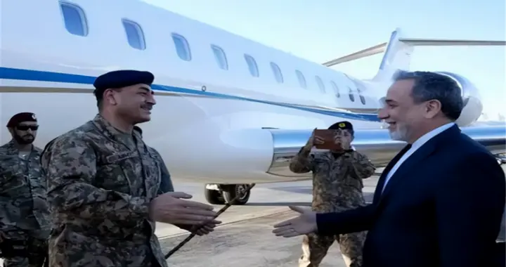 一位特殊客人直奔德黑兰，伊外长亲自迎接，特朗普罕见表现得很开心