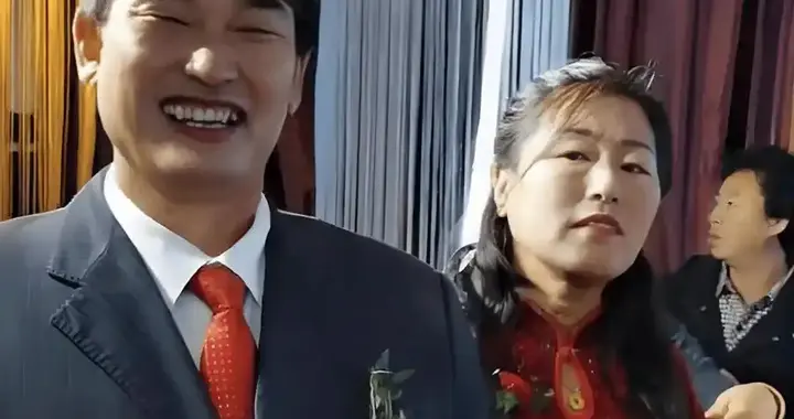 日久见人心！朱之文走红15拒绝离婚，只因原配妻子二婚带娃还有恩