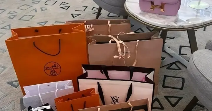 拼命加班换不来好日子，纯过日子时代来了！不追风口、拒绝内耗