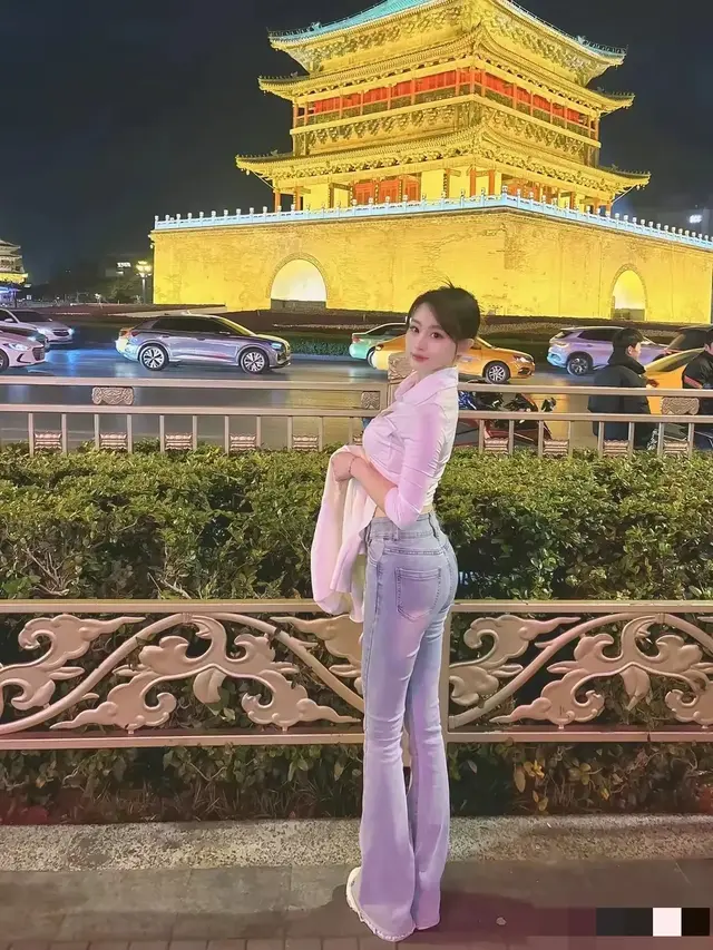 漫步长安夜色，揭开浪漫如梦的迷人故事