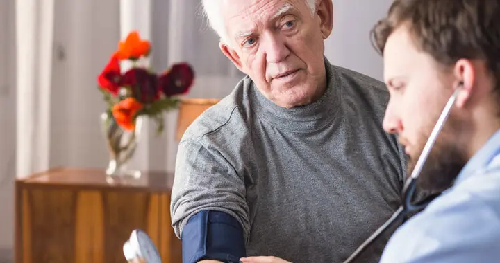 人不会无缘无故患上高血压！调查发现：患高血压，多半爱干这5事