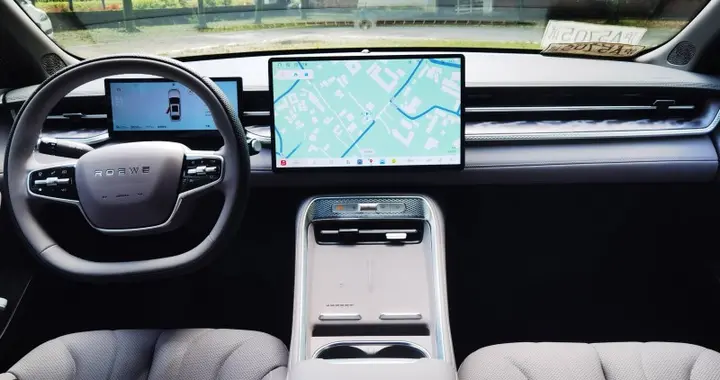 10万级混动家轿闭眼入！荣威M7 DMH 8.58万起，省油大空间太香了