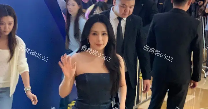 阿娇确实漂亮但并不年轻，真人个子很矮虽然穿了恨天高但手臂很短