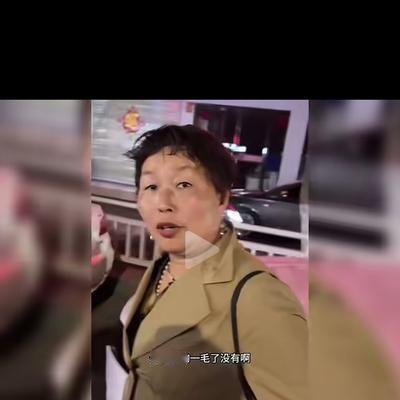 桑拿天42度：河南大妈KTV潇洒打车不给