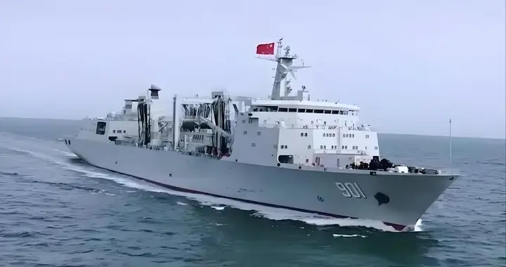 速度让美国人绝望！美媒：中国新一代6万吨巨兽补给舰悄然水下！