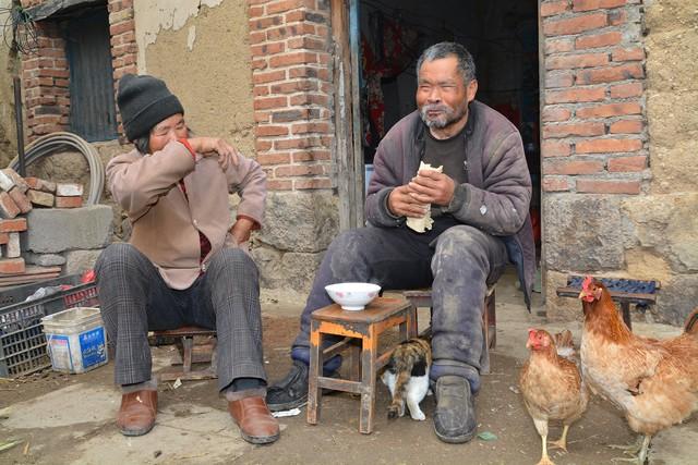 幽默笑话：风大能把男人的内裤吹到咱家来？