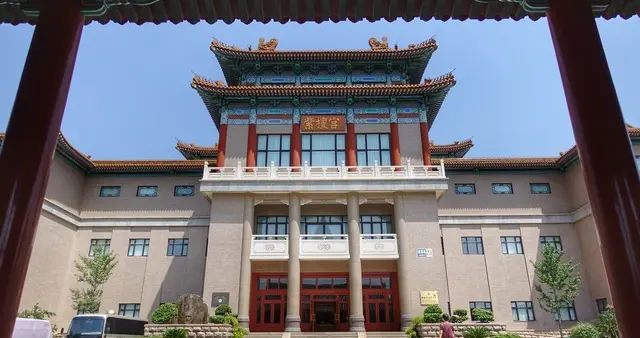 迟重瑞爱妻36年：170亿与紫檀馆，他一分不要