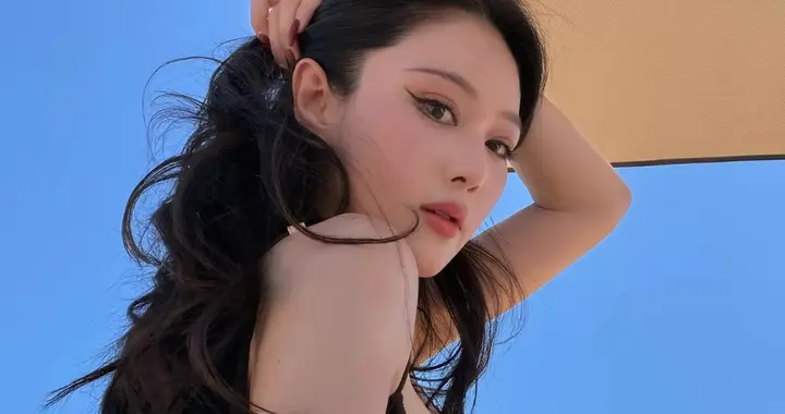 这不说谁能看出这是39岁的张馨予 依旧明艳大气让人目不转睛