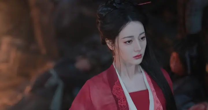 3月28日，迪丽热巴 陈飞宇《白日提灯》开播