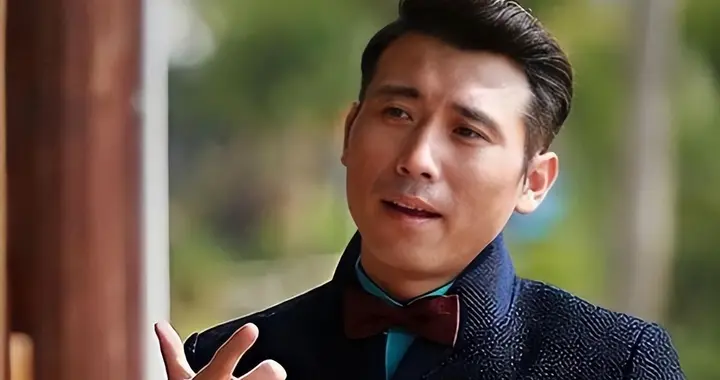 李乃文：20年终于熬成男主，48岁首次自曝已婚，却被妻子嫌像小孩