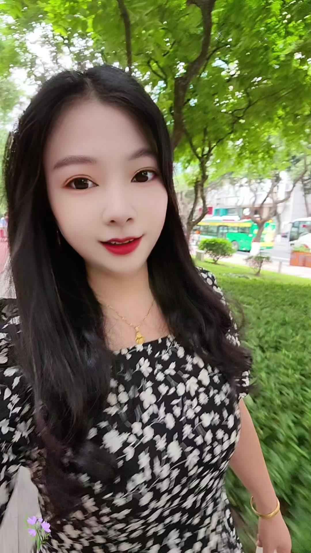 🚇广州藏在公园里的神仙地铁站！天河公园站真的绝了！出站就是大片的绿草...