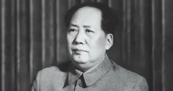 毛主席纪念堂设计：老专家坚持坐北朝南，谷牧一锤定音，全场沉默