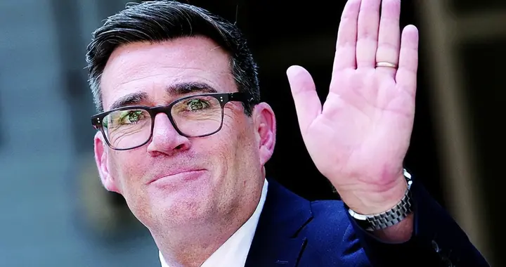 英国新首相就任，专访放话，为捍卫国家利益，敢公开批评特朗普