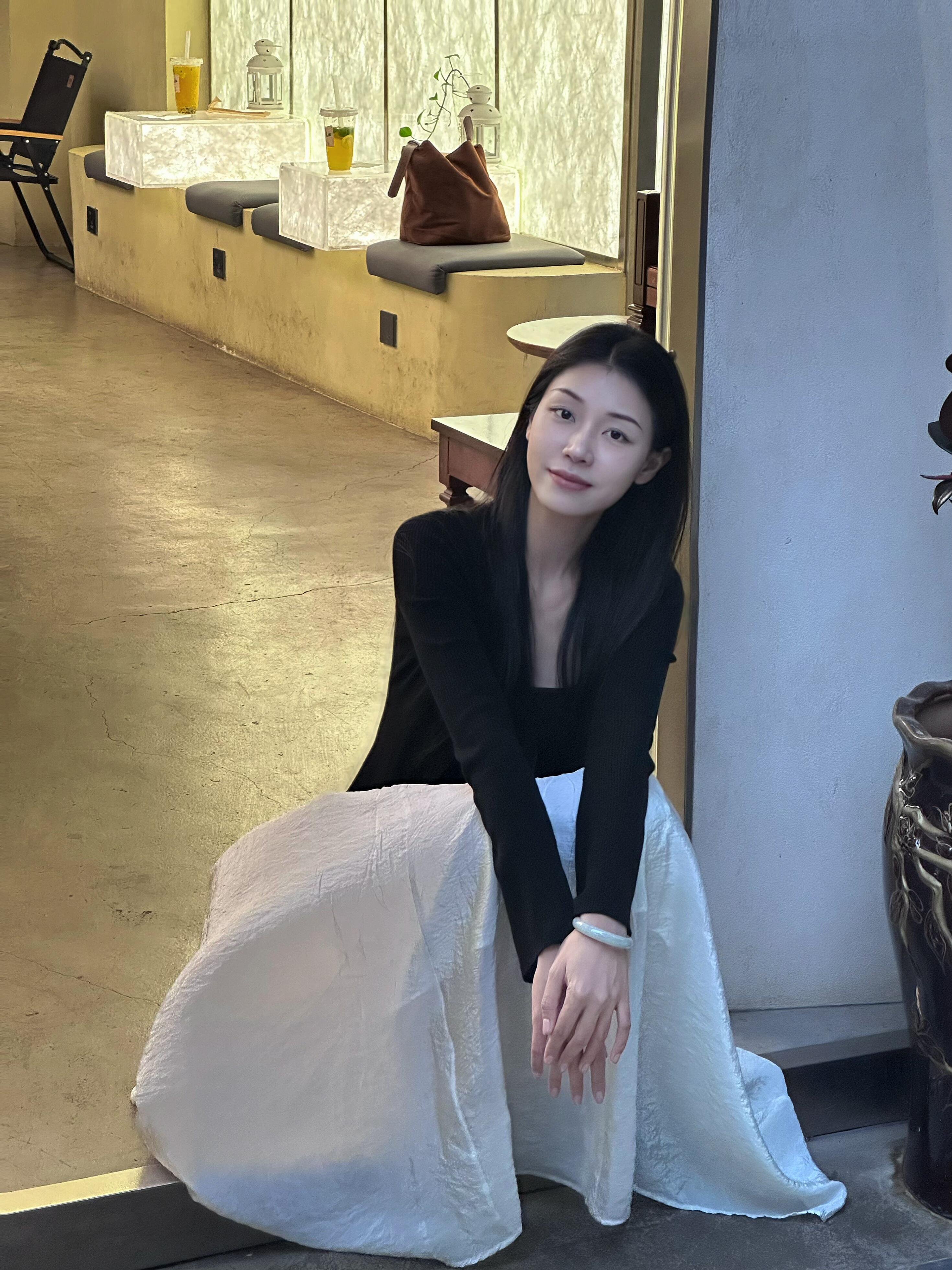 2025开春黑色超火穿搭一整套装长裙