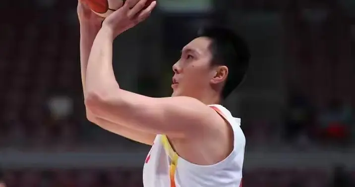 胡明轩，两场比赛13中0，控卫根本打不明白，中国纯正的1号位呢？