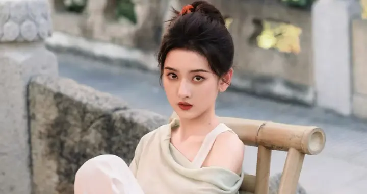 宋祖儿穿搭，春日少女的浪漫气息。