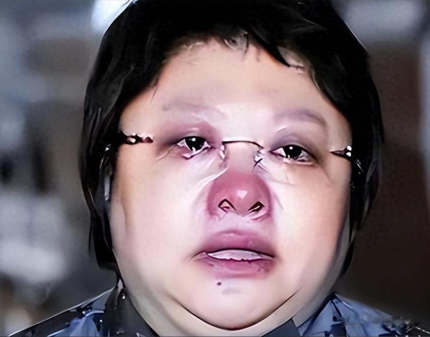 口误惹争议！韩红为冯小刚新片站台，一句走个面儿彻底翻车