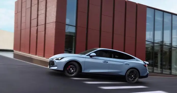 11.69万起买新MG 7，智舱智驾升级，对得起价格