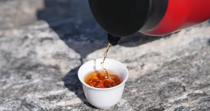 通过汤色可以判断熟茶的年份吗？