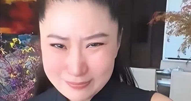 谢贤去世多日，前女友Coco仍无法面对，直播时情绪失控失声痛哭！