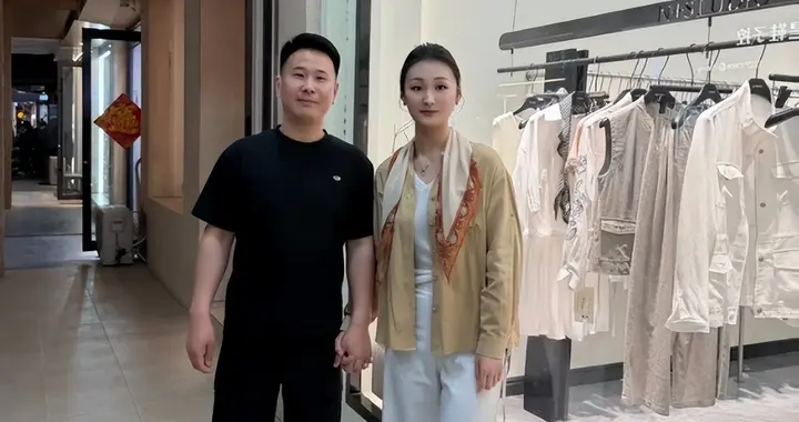 陈亚男未婚夫开通账号晒合影，野心藏不住了，难怪陈亚男想嫁他