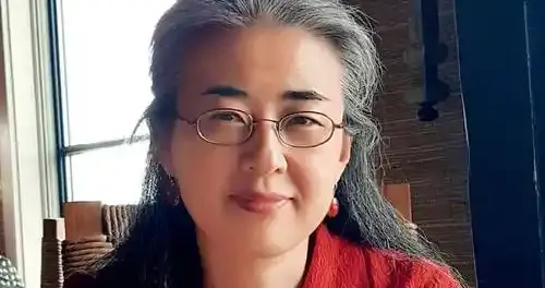 1999 年，28岁北大才女田晓菲嫁给自己的美国导师