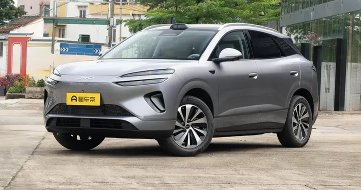 比亚迪又上新了！续航710km，免费闪充，家用选它合适吗？