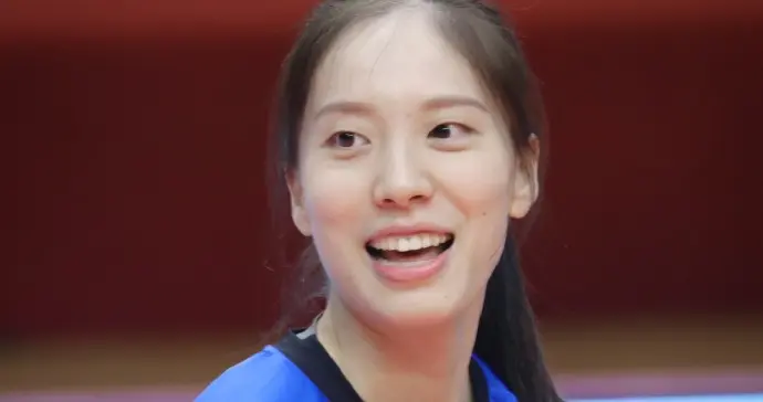 当年赛场上的“小清新”已经光荣退役，郑益昕转行做了裁判！