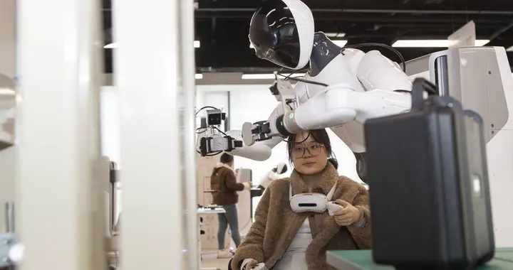 上市仅9天，200亿大厂被点名，人形机器人藏猫腻？
