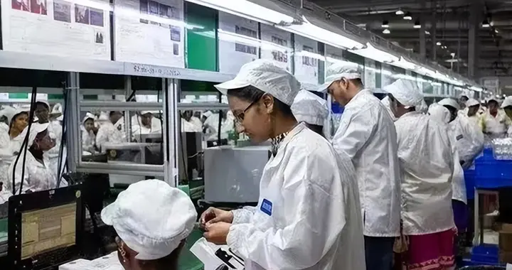 印度学者曾问李光耀：印度该怎样崛起？李光耀：没有人能改变印度