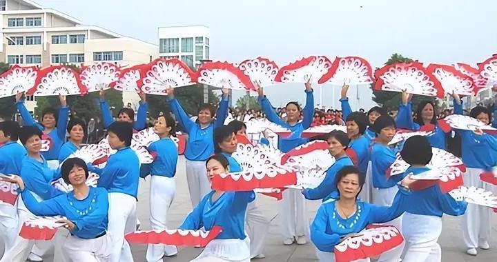 法国专家疑惑：我实在搞不懂，为什么中国的老年人都这么有活力？