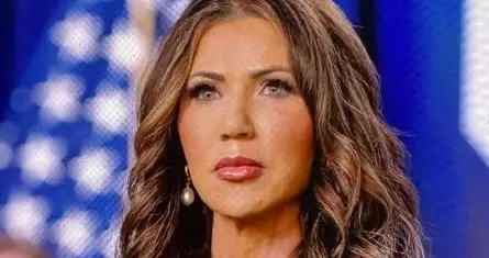 拿公款买私人飞机，吃高额回扣的美国安部长丢官：竟不是因为贪腐