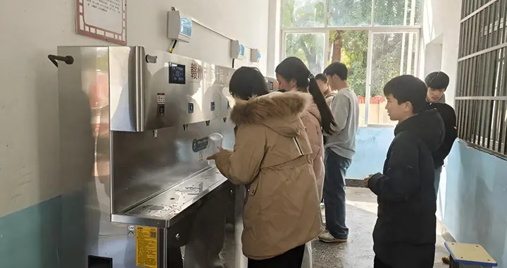 吃相难看，资本围剿学生，强买强卖，你永远叫不醒一个装睡的人