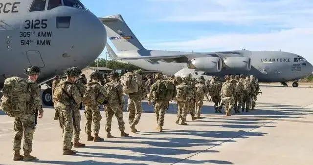 美军第82空降师驻地被炸！超200人死伤？又一架F-16战机被击中