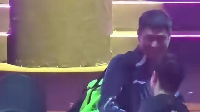 逍遥自在：孙颖莎澳门世界杯夺冠后第一时间