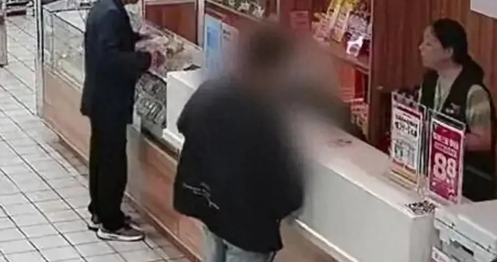 浙江男子到超市指定要购买双密码购物卡，店长果断报警；男子称“帮朋友购置...
