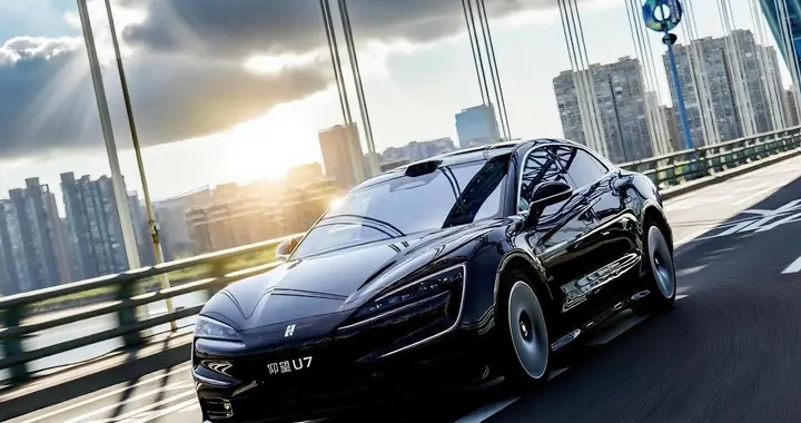 仰望U7的冬日提案 暖心的移动第三空间